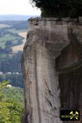 Der Königstein bei  Königstein im Elbsandsteingebirge, Sachsen, (D) - Schrammstein-Formation (KSr3) Stufe d (15) 17. Juli 2005.jpg